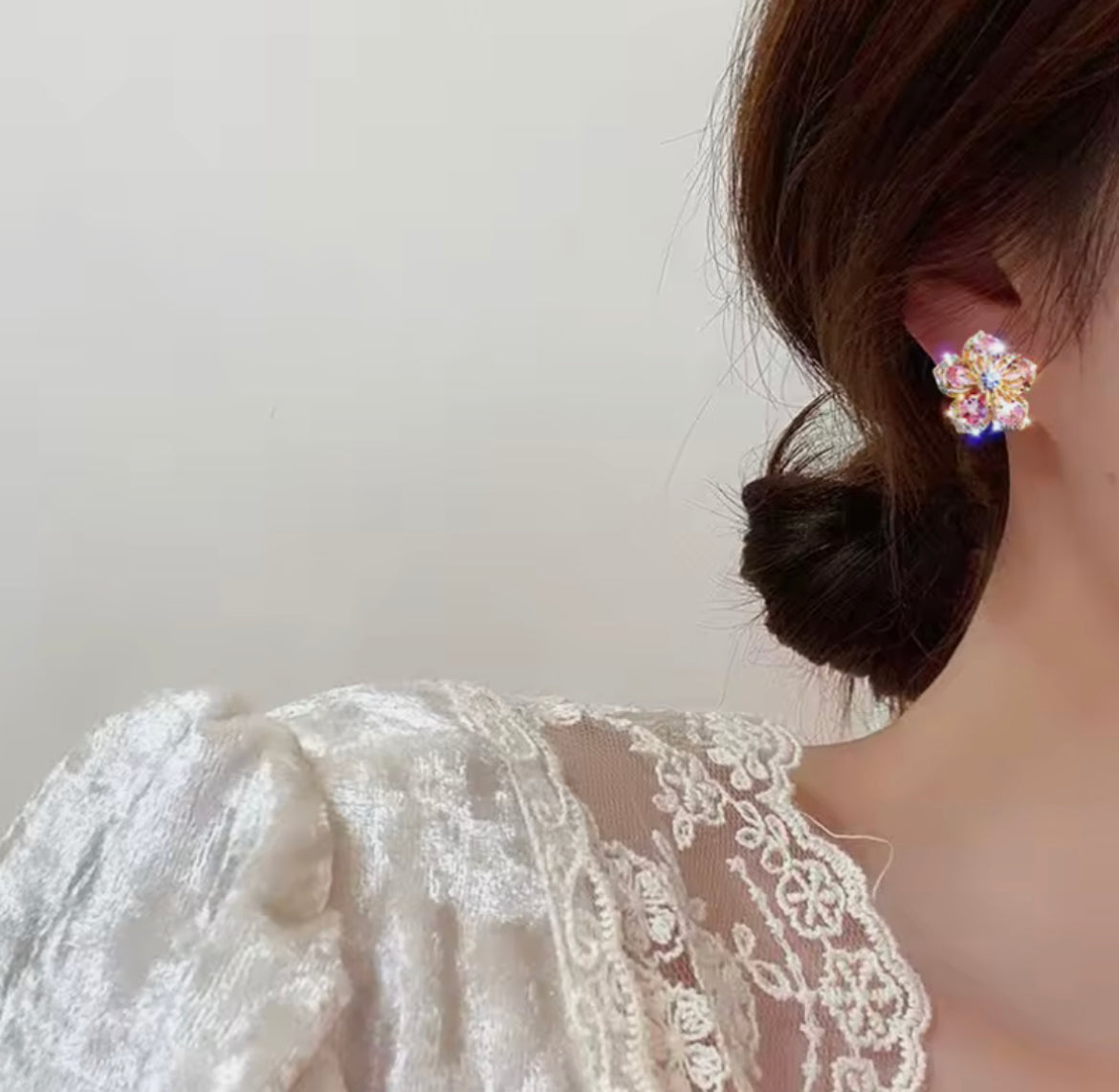 Womens Style 2pc Pair Glistening Flower Gem Stone Earrings