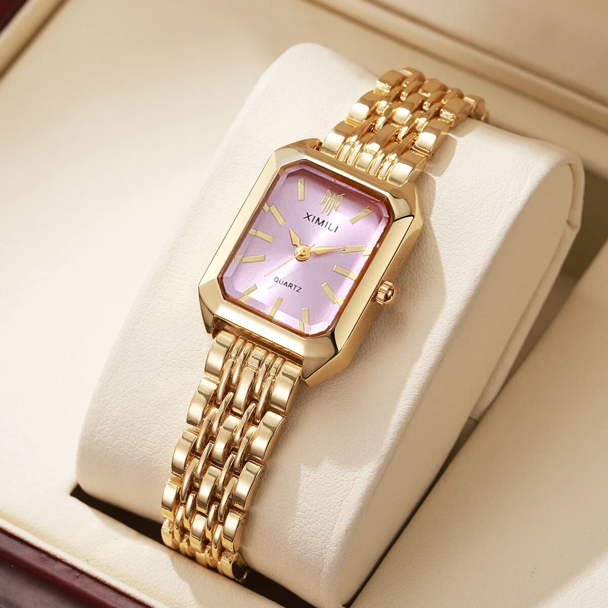 Golden Wrist Watch 7.9 Inch Length Stainless Steel Luxury Fashioned Quartz Watch