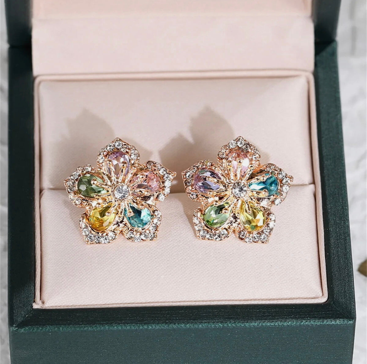 Womens Style 2pc Pair Glistening Flower Gem Stone Earrings