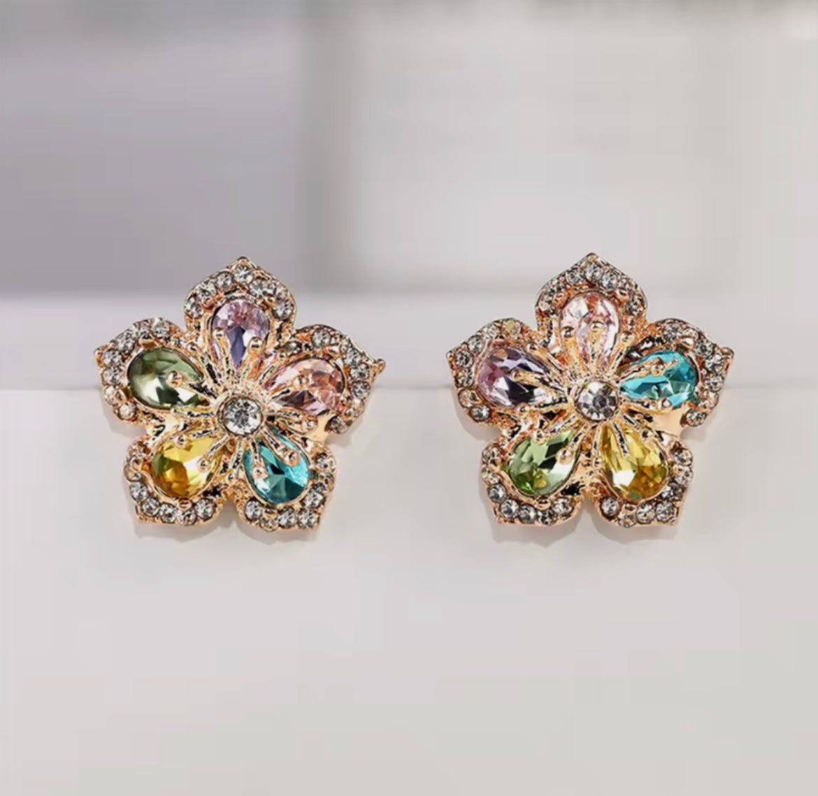 Womens Style 2pc Pair Glistening Flower Gem Stone Earrings
