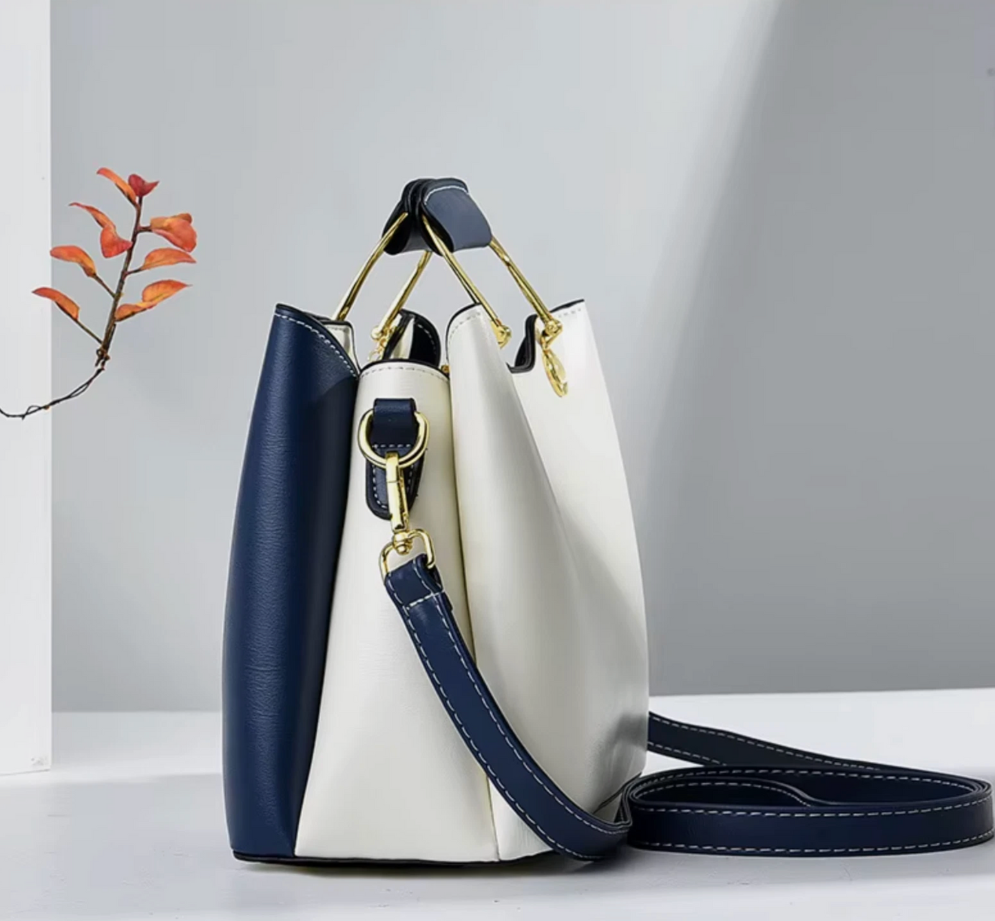 Brand New Woman's Luxury Crafted Handbag & Shoulder Strap Premium Bags