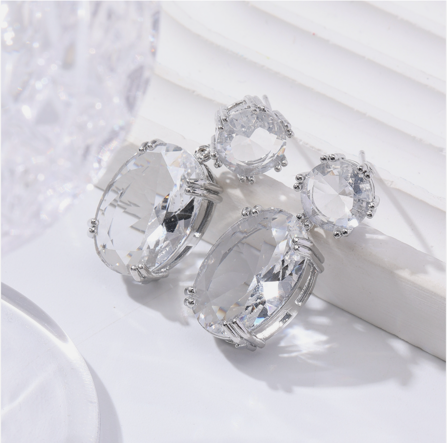 Woman’s Alloy Jem Creative Personality Drop-shaped Oval Earrings Pair