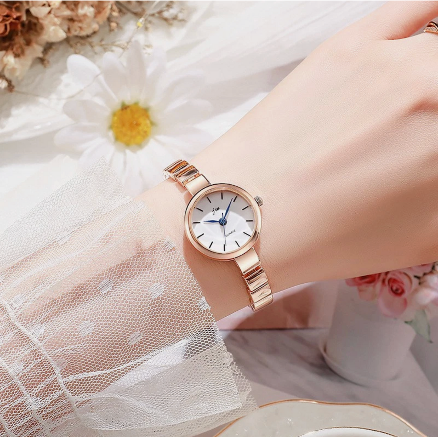18cm Woman's Rose Gold or Silver Steel Simple Style Fashion Watch