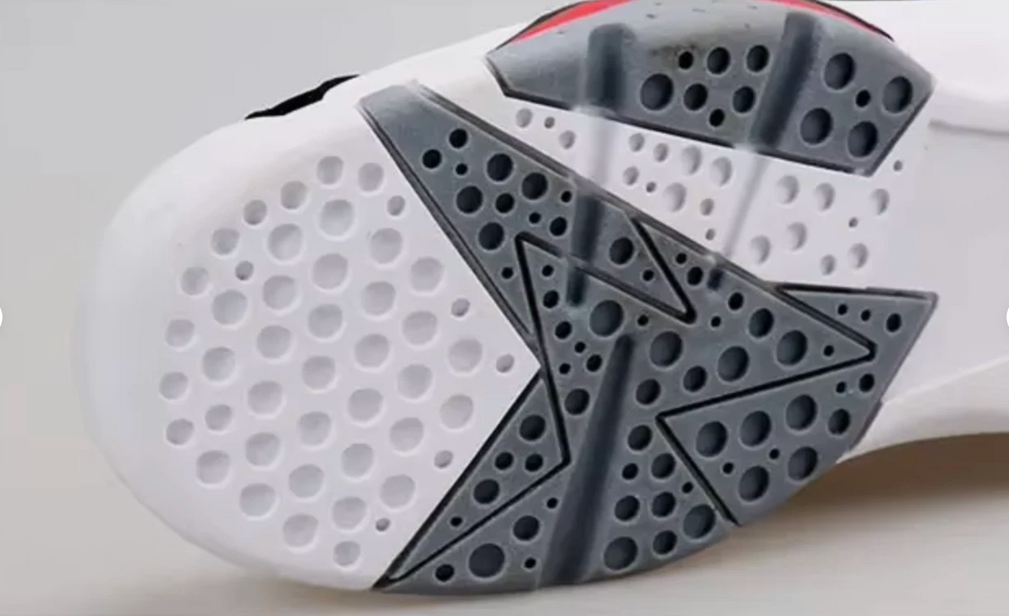 Mens Black Or White, Red Basketball 2019 Style Retro High Top Shoes