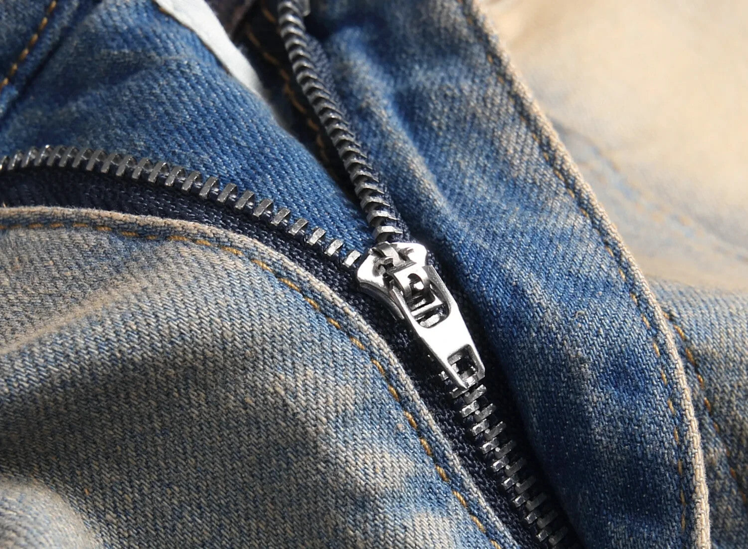 Mens Custom Street Style Biker Denim Distressed Jeans With Star Print And Cuffs
