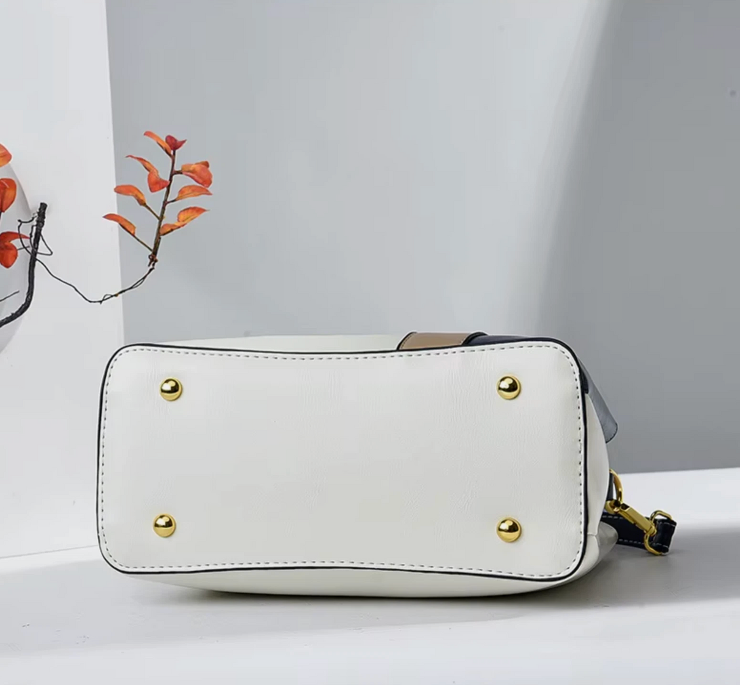 Brand New Woman's Luxury Crafted Handbag & Shoulder Strap Premium Bags